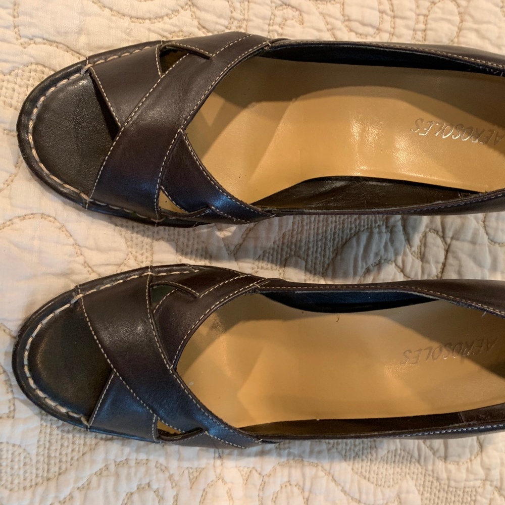 Size 9 - Aerosole Brown 3" Wedge Heels
